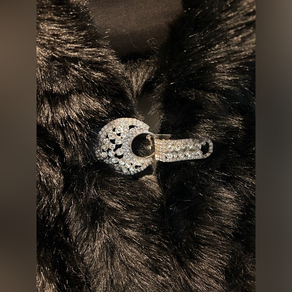 Black Faux Fur Glammie Shoulder Wrap - Picture 4 of 4